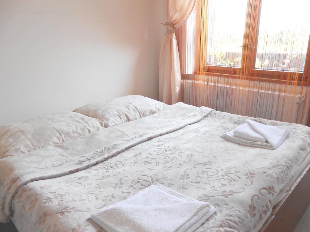 White Rabbit Hall Hotel Poděbrady Стая снимка