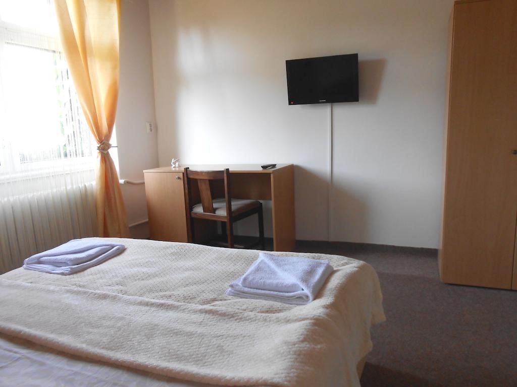 White Rabbit Hall Hotel Poděbrady Стая снимка