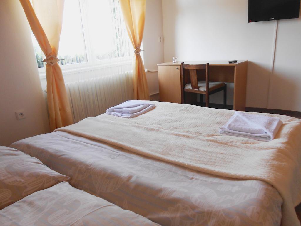 White Rabbit Hall Hotel Poděbrady Стая снимка
