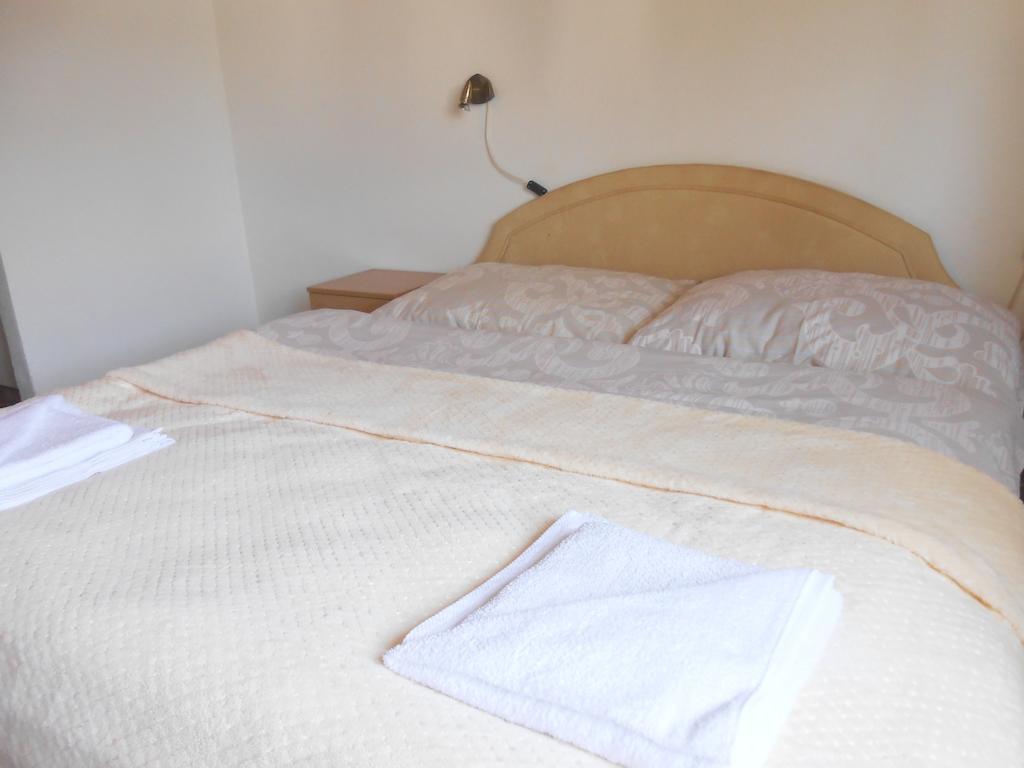 White Rabbit Hall Hotel Poděbrady Стая снимка